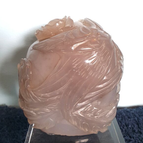 Early 20th Century Hand-Carved Natural Rose Quartz Phoenix & Peony Ornament - Picture 3 of 14
